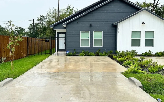 Stylish 3BR Near IAH and Dwntwn