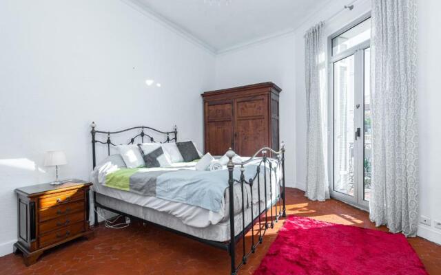 Bourgeois 3 bdrs & Large Terrace - 5mn from le Palaisdowtown