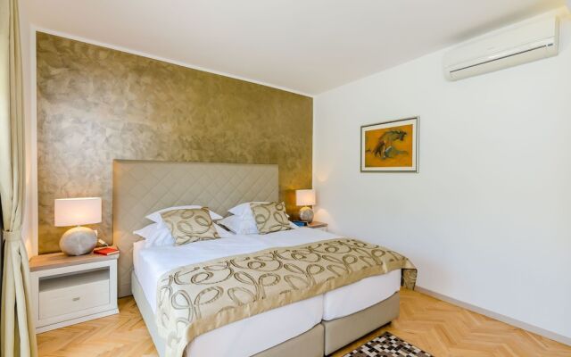 Villa Dolores Apartments