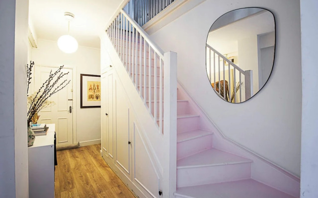 Colourful and Cosy Home in De Beauvoir Town
