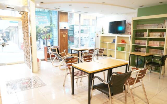 Skywalker Guesthouse - Hostel