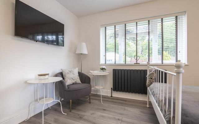 Mayfield House - 4 Bedroom House - Tenby