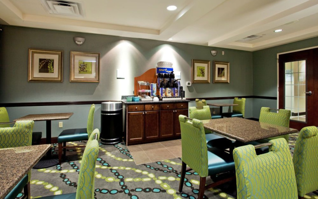 Holiday Inn Express And Suites Picayune