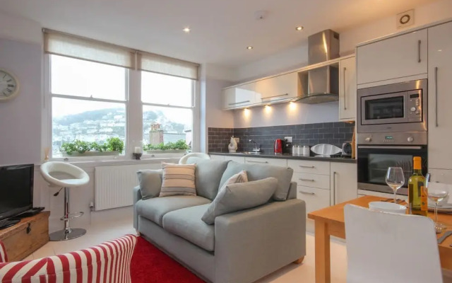 Flat 1, 32 Newcomen Road