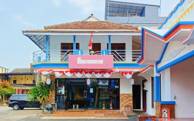 TwoSpaces Living at Matahari Homestay, Batu
