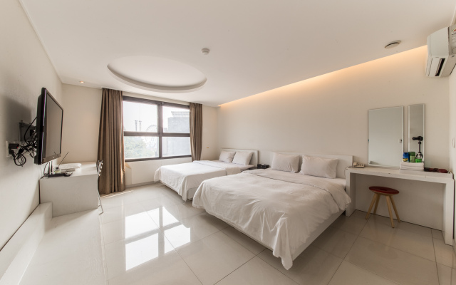 Ruby Tourist Hotel Wolmido