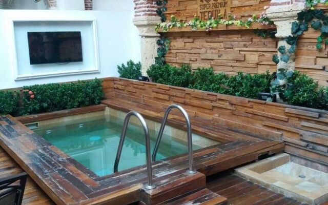Bourbon St Hostal Boutique - Hostel