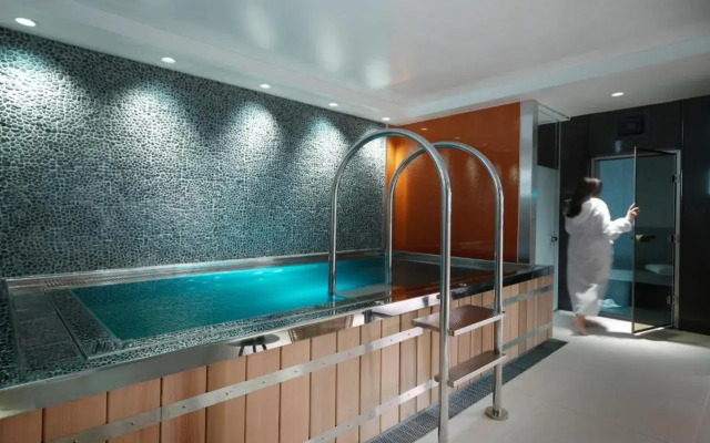 The Athenaeum Hotel & Residences