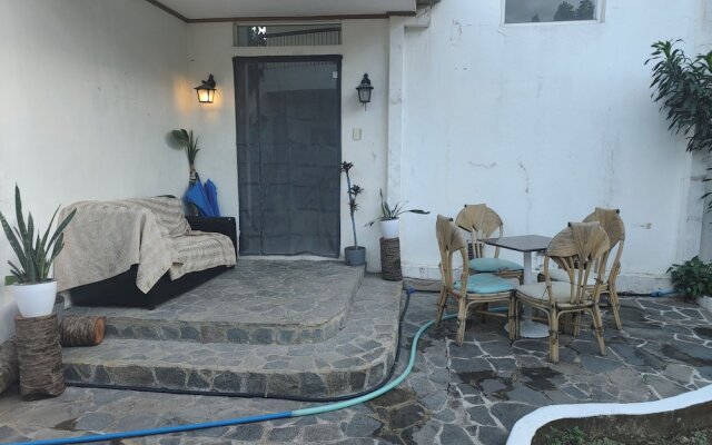 18 La Guardia Ext