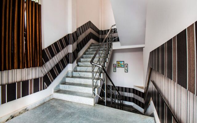 Oyo 28557 Hotel M V International