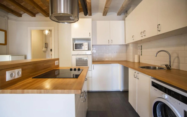 41CB193- Charming rustic apartment