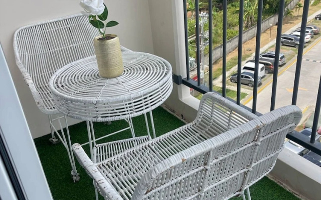 Room in Studio - Luxury Condo-sea View- Near Beach