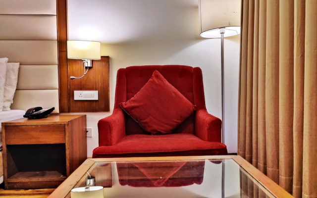 Royale Retreat Hotel & Spa Near Mall Road