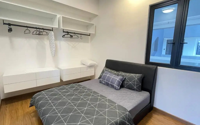 Suites with Infinity Pool at Georgetown B11