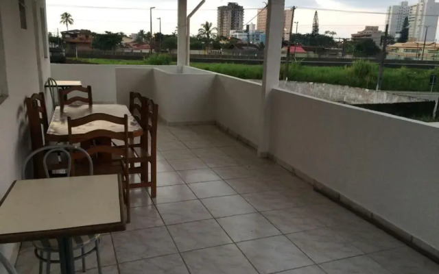 Ótima casa com piscina em Praia Grande