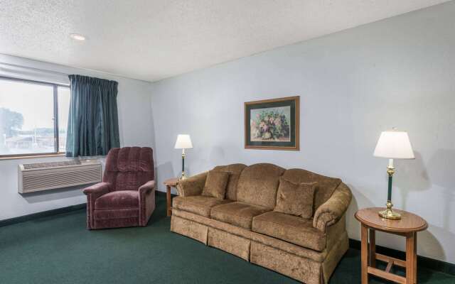 Super 8 by Wyndham New Stanton