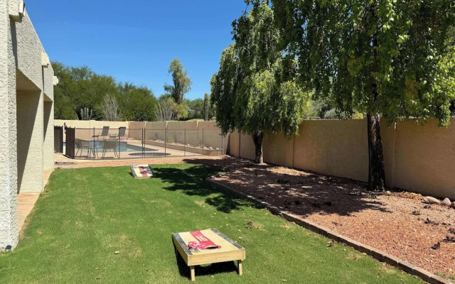 Red Mountain Retreat 5 BDR w/ Heated Pool!
