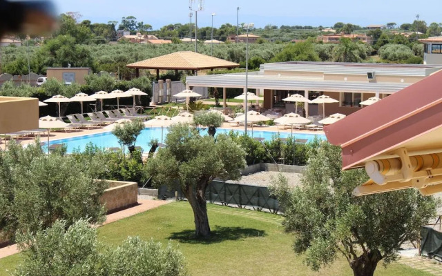 Poseidon Swim & Restaurant Aparthotel