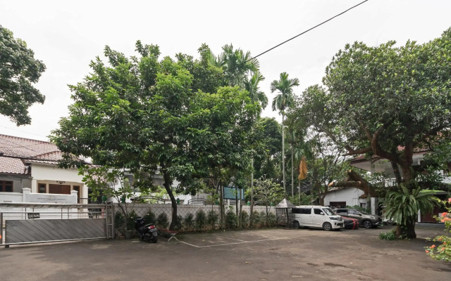 RedDoorz Plus near UPN Veteran Jakarta