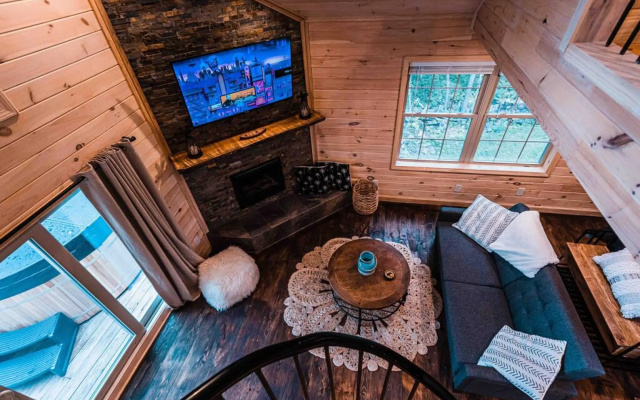 Moonlight Treehouse-amazing Views Private hot tub