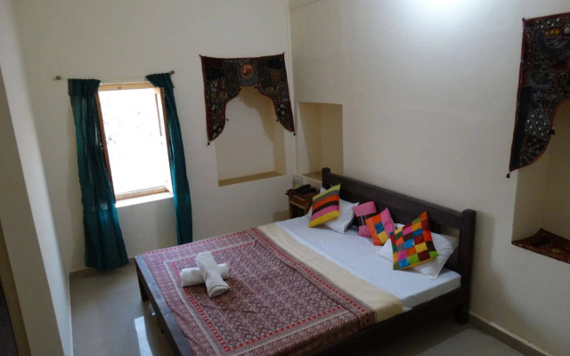 Arya Haveli Hotel