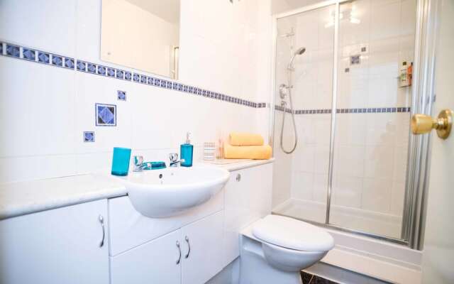 Modern Flat in Rosemount City Centre