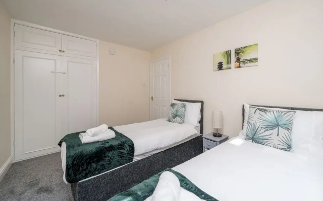 Redhill Retreat - Cozy 2 Bedroom Apartment