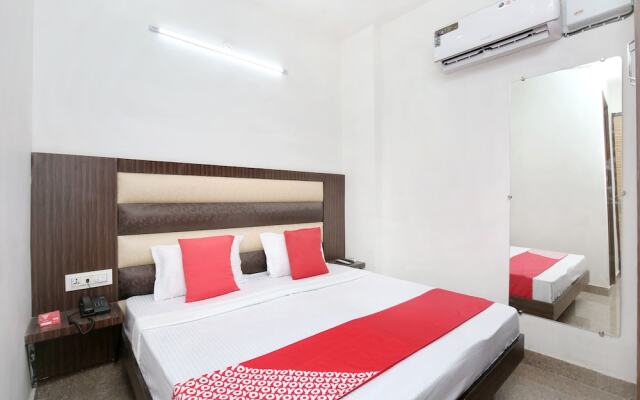 OYO 15863 Hotel Royal Vij