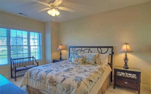 Magnolia Pointe 104-4887 Condo