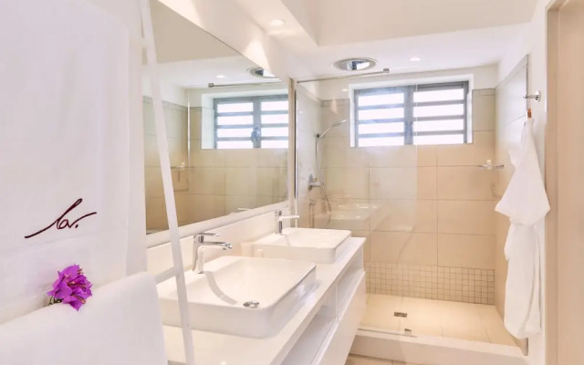 Les Estivales Beachfront Suites & Penthouses with LOV