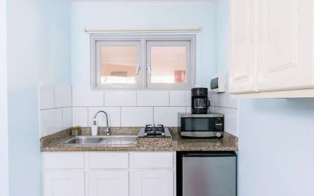 Amazing 2BR 1BA w Pool Close to the Beach BBQ