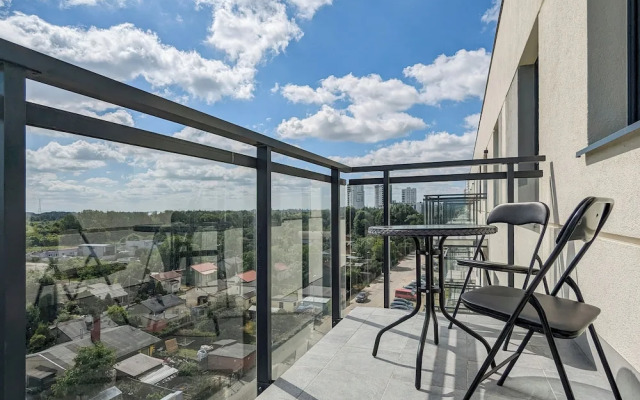 Apartment With Parking by Renters