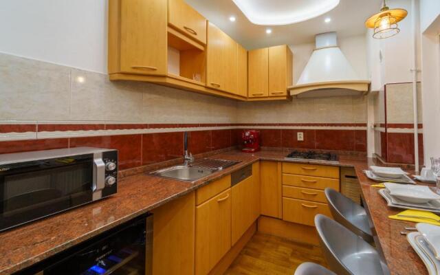 Main square 5 star luxury apartment with view