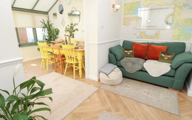 3 West Quay Mews