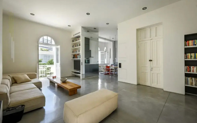 Modern & Bright 3BR apt with 2Balconies