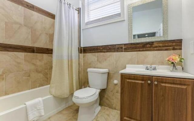 Elegant 4BR Condo in Downtown