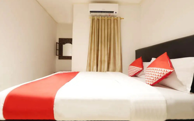 OYO 188 Nely Murni Residence