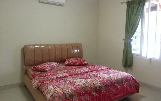 Villa Kota Bunga Azalea