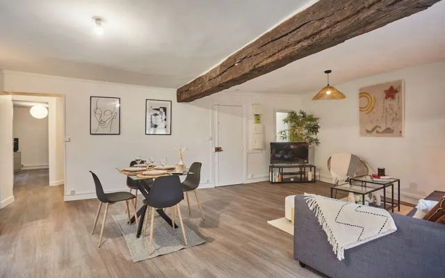 Superb Apartment in the Center of Paris by Stusioprestige