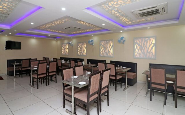 Collection O 13233 Grand Inn