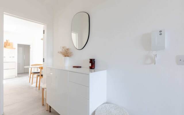 Sleek Scandi-inspired 2BD Flat, Fulham