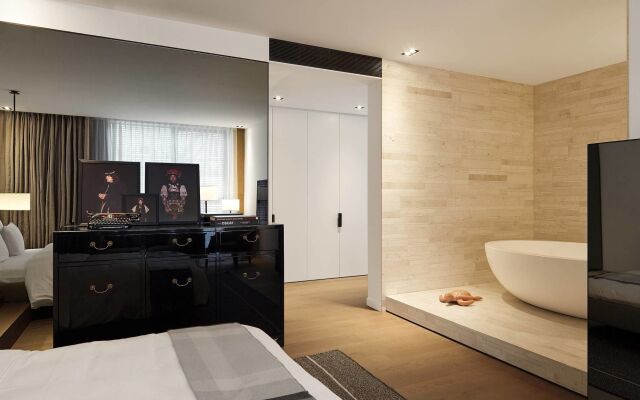 Roomers Baden-Baden, Autograph Collection