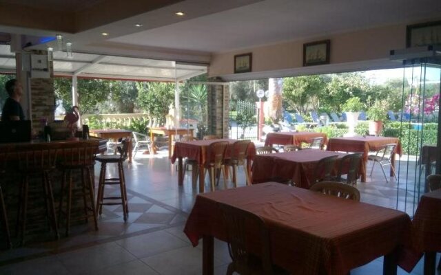Flamingo Apartments Moraitika Corfu
