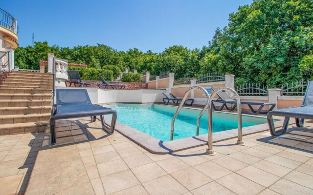 Nice Home in Dramalj With Wifi and 7 Bedrooms