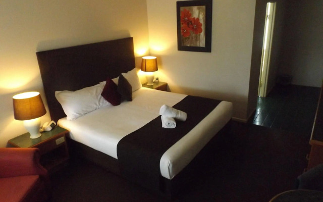 Puffers Inn Logan Motel