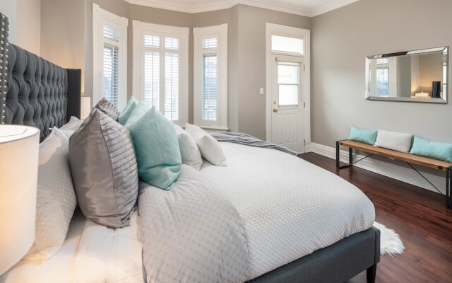 QuickStay - Chic & Modern Townhouse in Little Italy