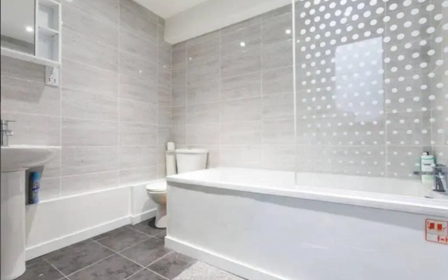 Cozy 4 Bed Flat in Islington London