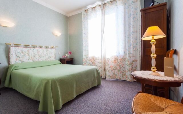 Chez Maurice Cevennes