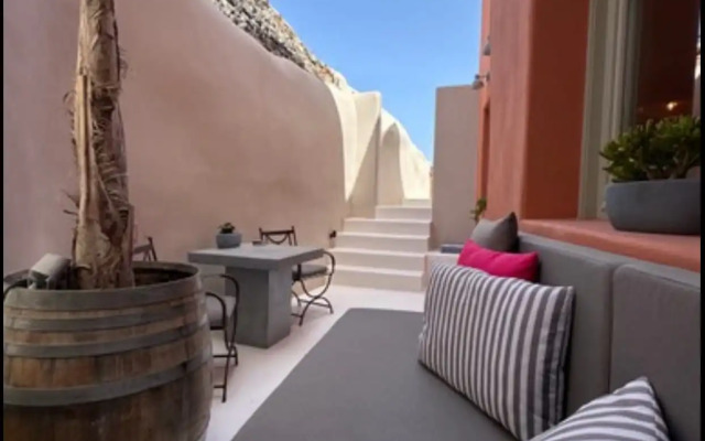 Pink Freud Villas Santorini