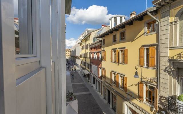 Udine Palazzo d'Aronco Modern Apartment
